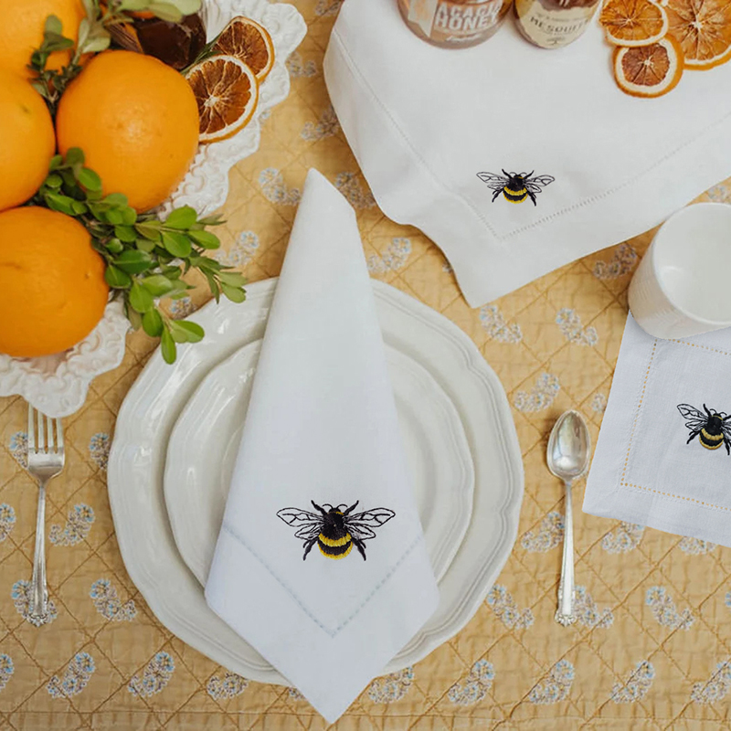 @Embroidered Bee Napkins, Clot - Monogrammed Handkerchief 评论和价格